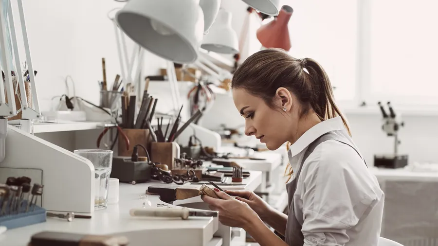 elle francia lvmh artesania femenina