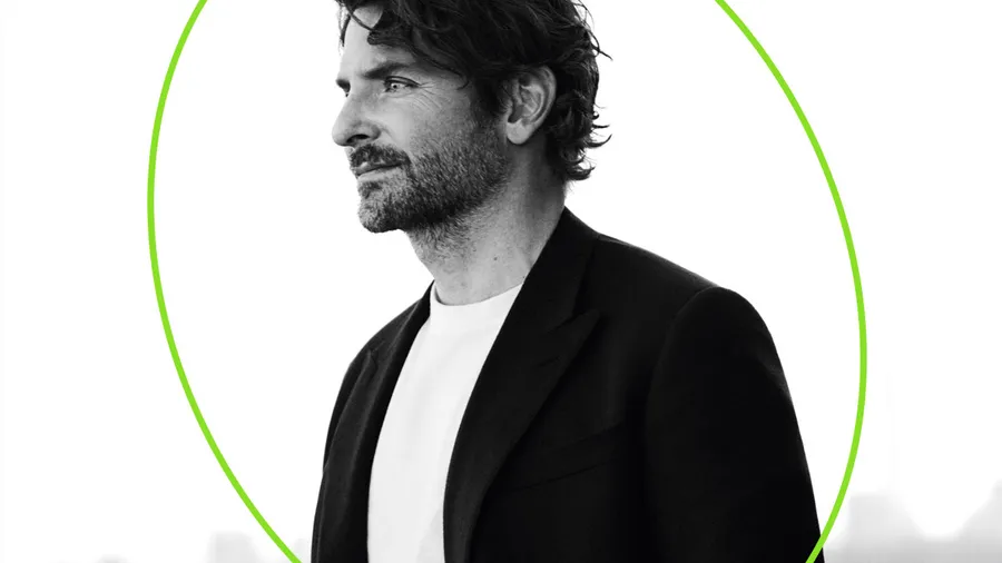 louis vuitton reloj tambour twenty bradley cooper embajador