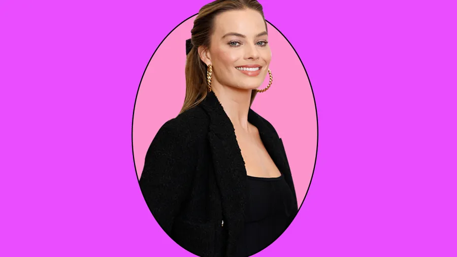 Tras usar total looks de Bottega Venetta, Margot Robbie regresa a Chanel.