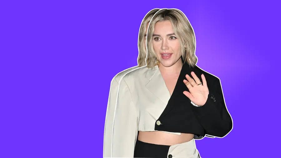 Florence Pugh aplica una Carrie Bradshaw y usa zapatos diferentes en cada pie.