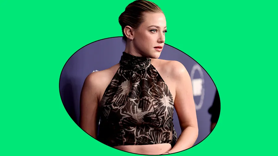 Lili Reinhart recrea uno de los momentos más incómodos de su infancia en TikTok.