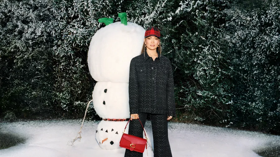 jennifer lopez navidad coach