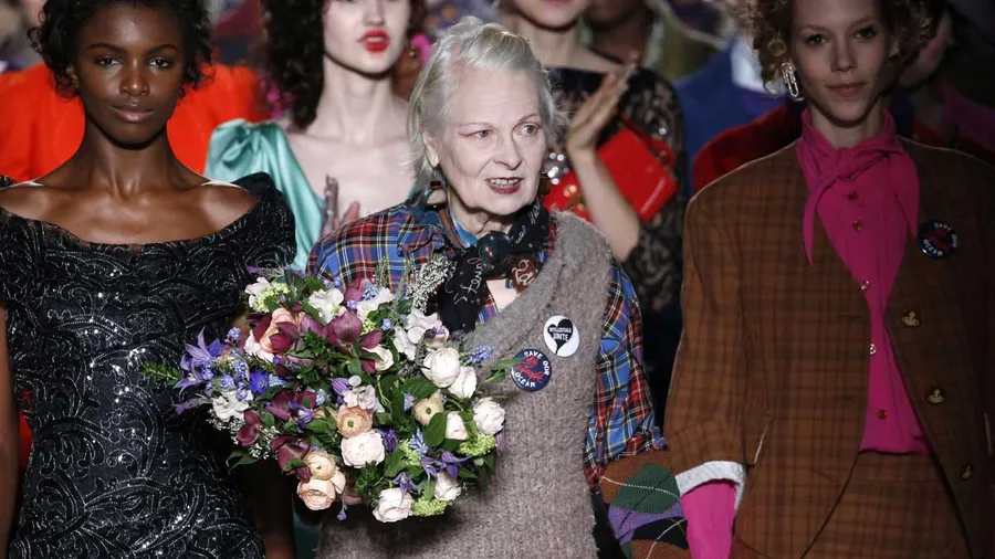 La diseñadora Vivianne Westwood fallece a los 81 años.