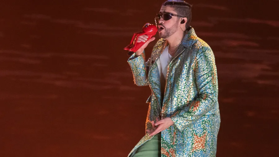 Bad Bunny en su primer concierto en el Estadio Azteca.