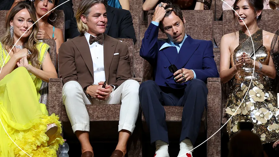 Harry Styles y Chris Pine se reencuentran tras el escupitajo.