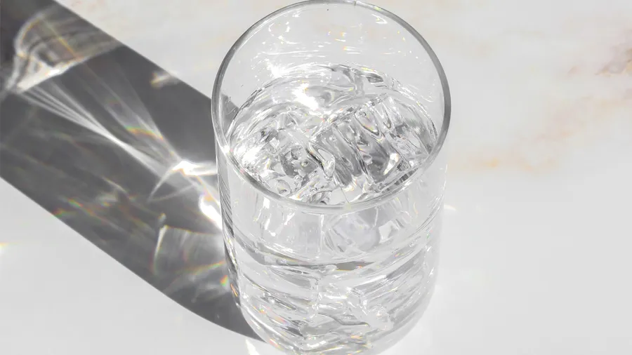 unsplash-agua-fria-tomar agua fria-hidratacion-cuerpo-digestion-inflama-inflamacion.jpg