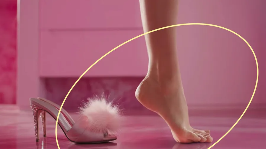Los pies de Margot Robbie se roban la atención en el trailer de Barbie