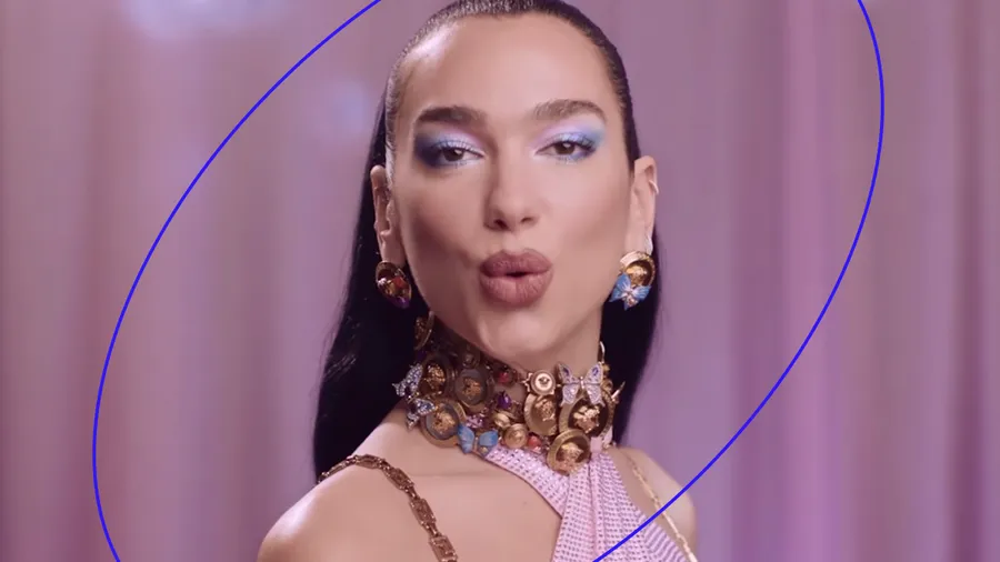 Dua Lipa lanza nueva canción para "Barbie" y colección con Versace