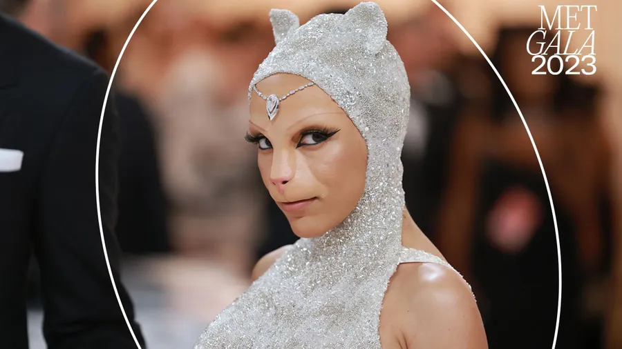 Doja Cat maúlla durante toda su entrevista en la Met Gala 2023