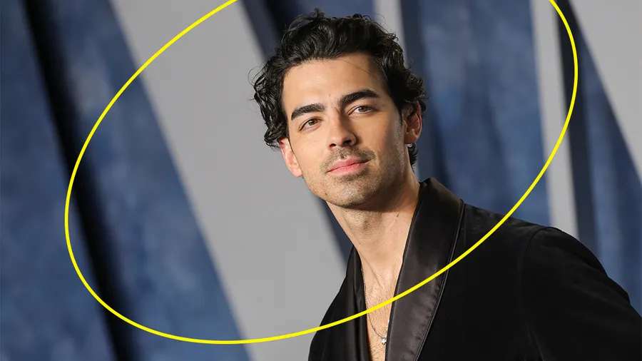 Joe Jonas confiesa que se hizo p*p* en un concierto.