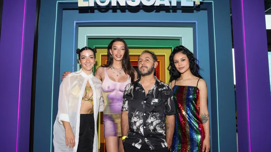 Eréndira Ibarra, Penélope Gerrero, Humberto Busto y Leidi Gutiérrez. en el evento de LIONSGATE+ del Pride.