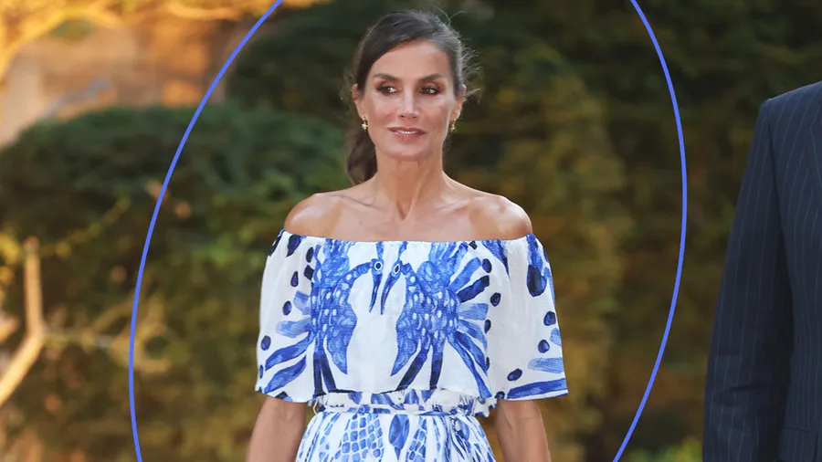 La reina Letizia utiliza un vestido de Desigual, ¡y está en rebaja!