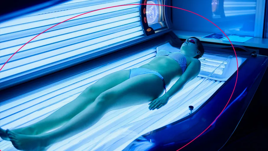 La cama de bronceado vuelve a ser tendencia en la GenZ, ¿preocupante?
