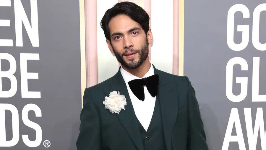 Diego Calva elige Gucci para los Golden Globes.