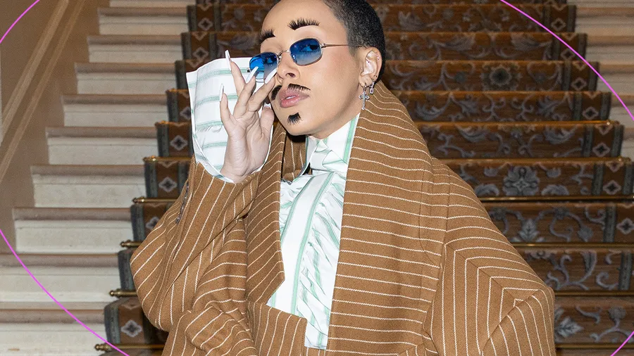Doja Cat se transforma en un hombre para el desfile de Viktor & Rolf.