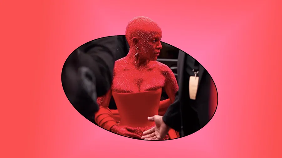 Doja Cat usó 30,000 cristales Swarovski para el desfile de Schiaparelli.