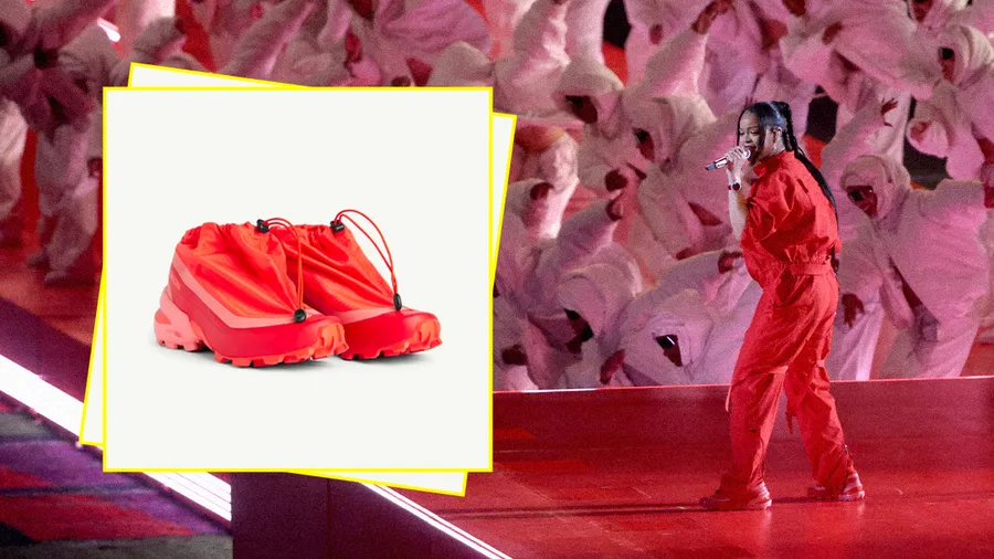 Rihanna usa los MM6 Maison Margiela x Salomon Cross Low en el Super Bowl.