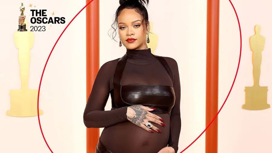 Rihanna llega a los Oscar 2023 en un vestido con corte de sirena.