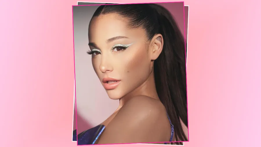 Ariana Grande lidera la lista de los 10 famosos en los que la gente más se inspira a la hora de tatuarse.