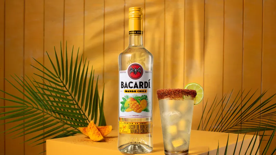 Foto de un coctel Bacardí Mango Fuego, preparado con Bacardí Mango Chile