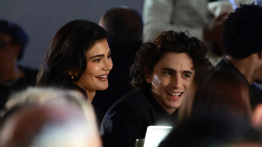 Kylie Jenner y Timothée Chalamet en los Innovator Awards.
