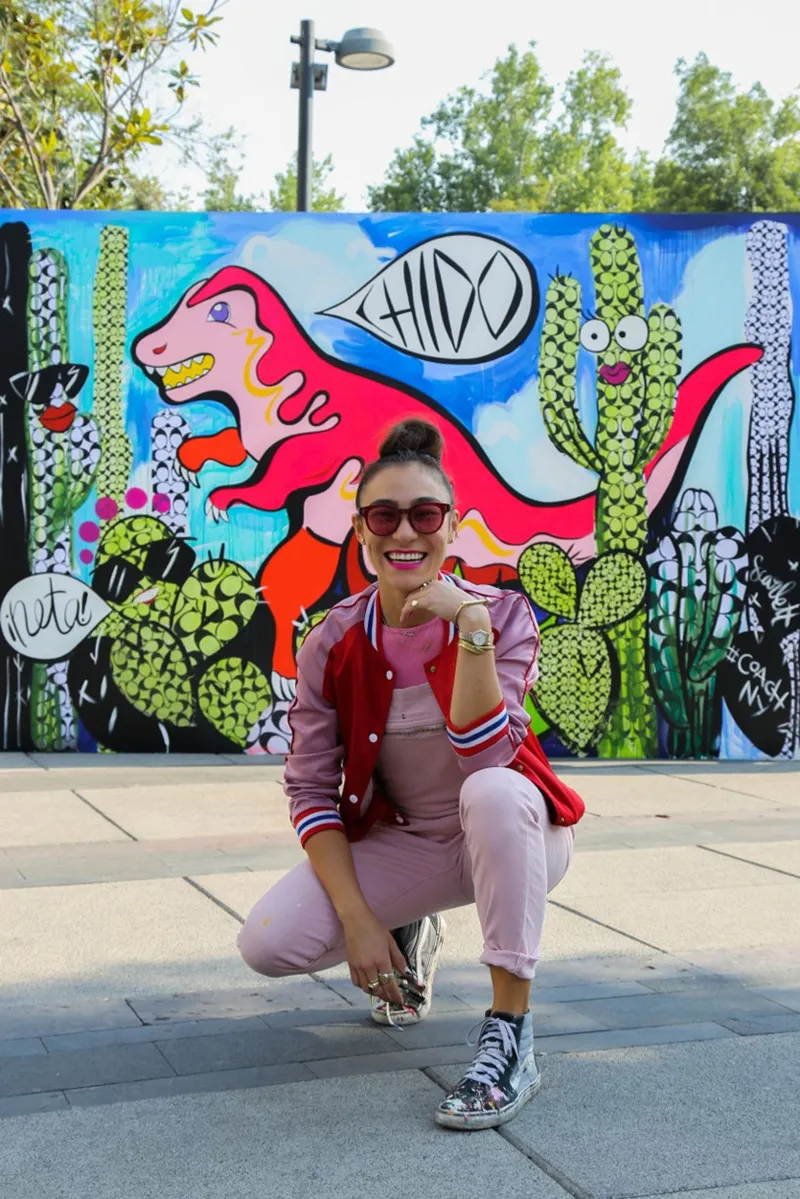 Mural-Coach-Scarlett