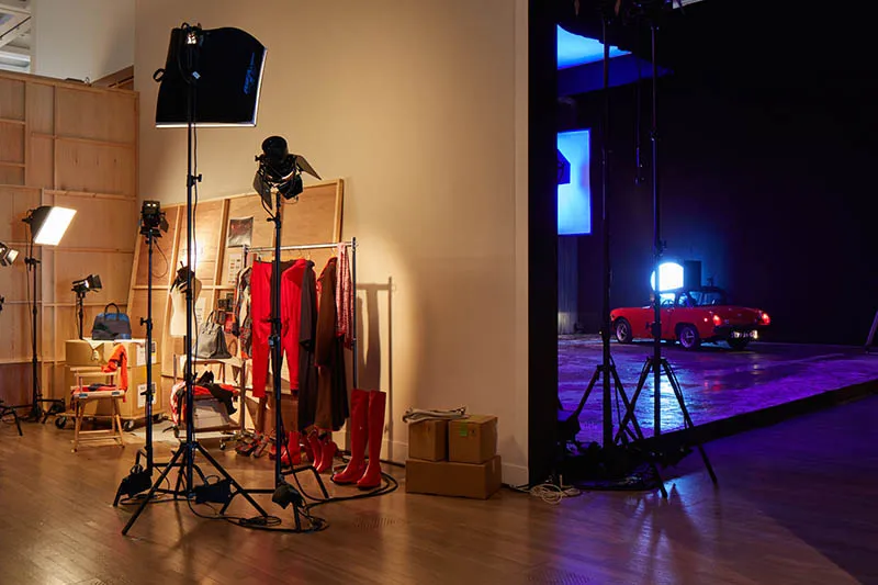 Avec Elle_Stage 5 and Backstage_The Lover's Flashback ©Nacása &amp; Partners Inc. Courtesy of Hermès Japon