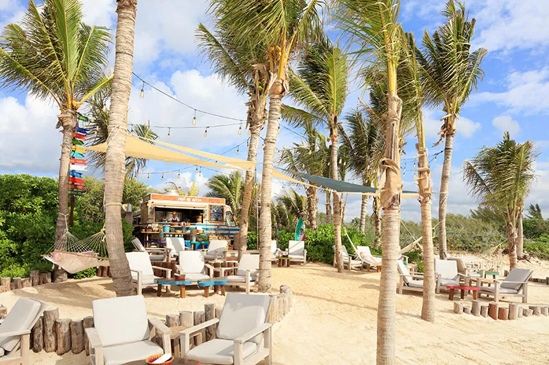 H6TIS_82866597_Maya_1820_F_Aqui_Me_Quedo_Beach_Club