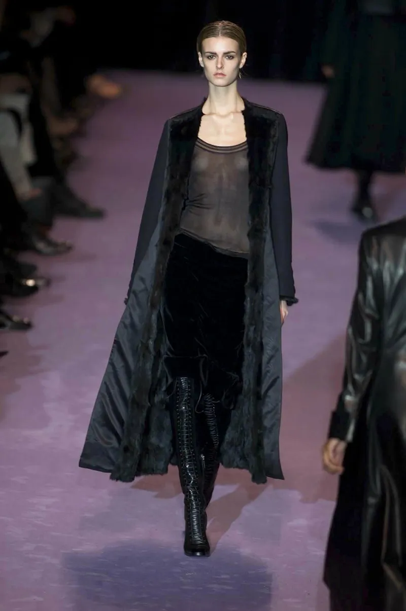 THE TOM FORD DESIGNS FOR THE YVES SAINT LAURENT RIVE GAUCHE AUTUMN/WINTER COLLECTION 2001, PARIS FASHION WEEK, FRANCE
