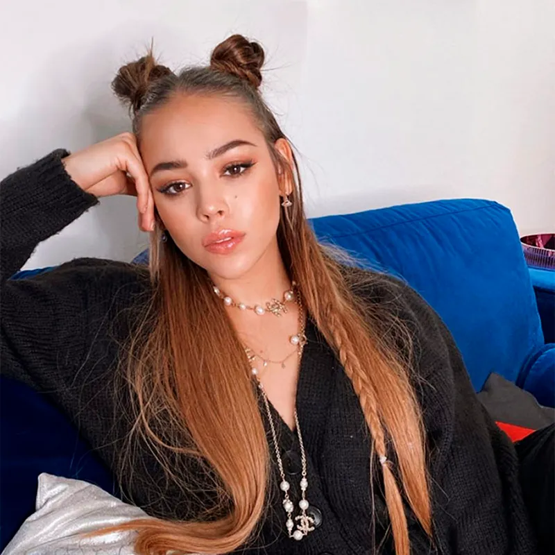 danna-paola-collar-chanel-1