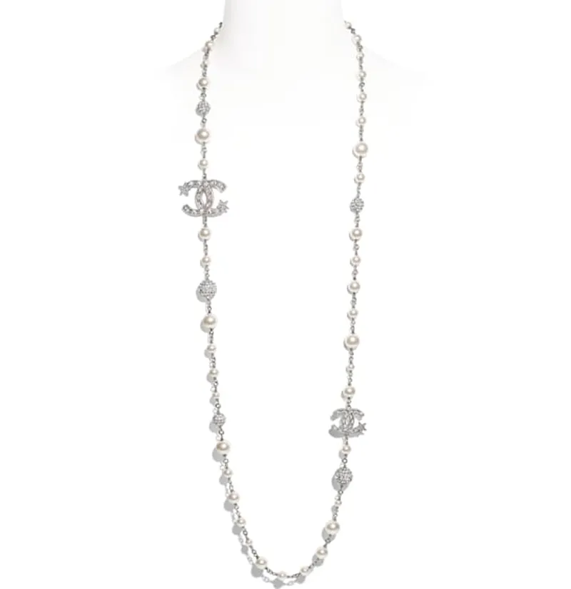 danna-paola-collar-chanel-2