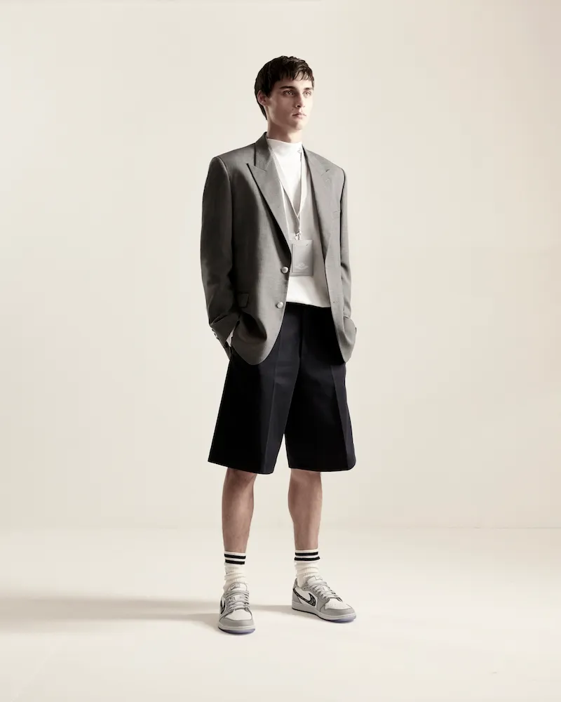 DIOR_MEN_SUMMER_2020_THE AIR JORDAN 1 HIGH OG DIOR SNEAKERS_©BRETT LLOYD_4