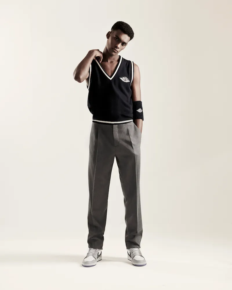 DIOR_MEN_SUMMER_2020_THE AIR JORDAN 1 HIGH OG DIOR SNEAKERS_©BRETT LLOYD_7