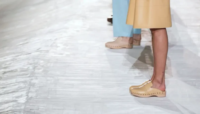 Zuecos de Hermès primavera 2021.