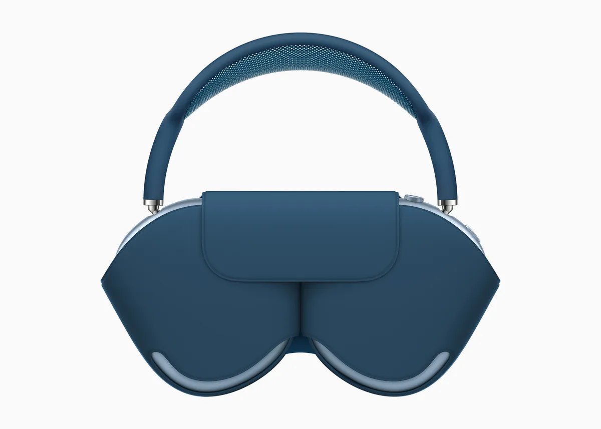 apple_airpods-max_smart-case-blue_12082020.jpg