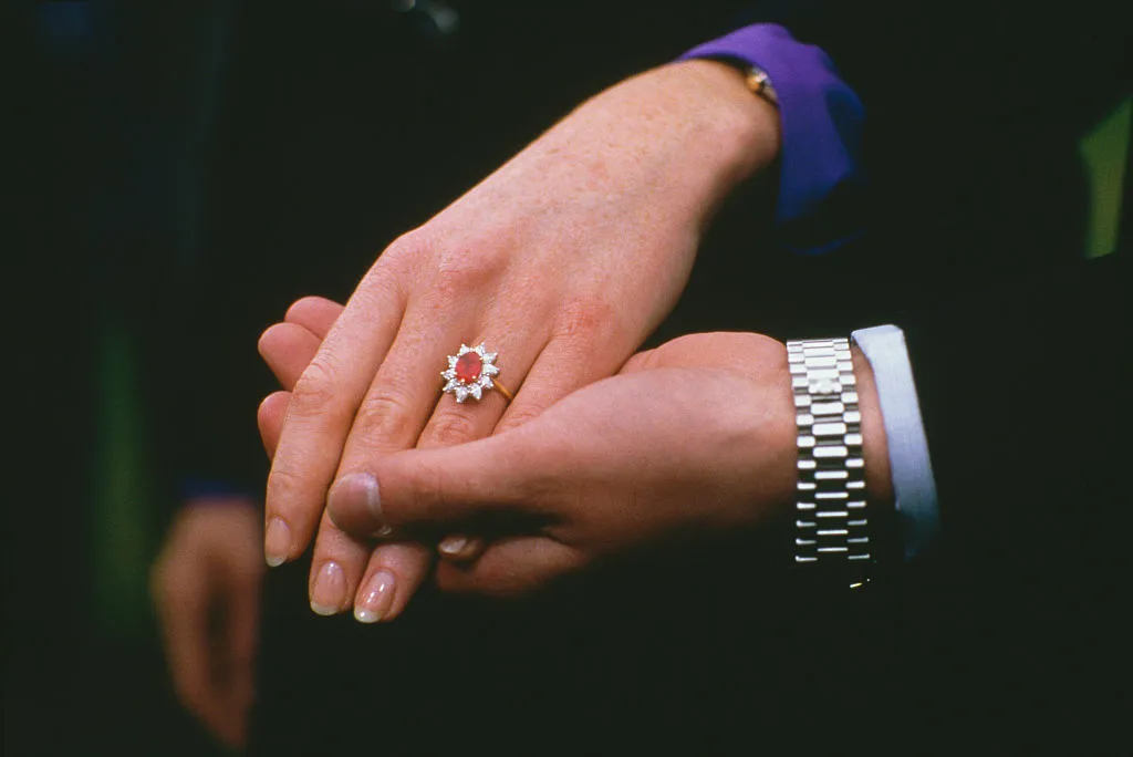 Sarah Ferguson anillo compromiso