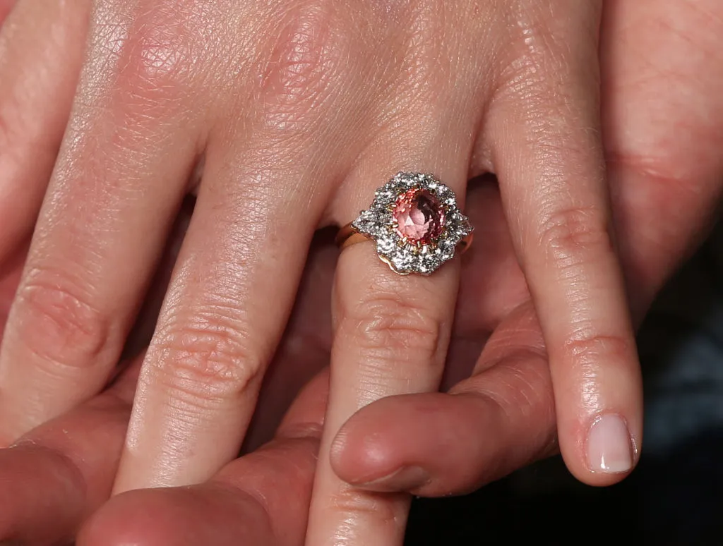princesa-eugenia-anillo-compromiso