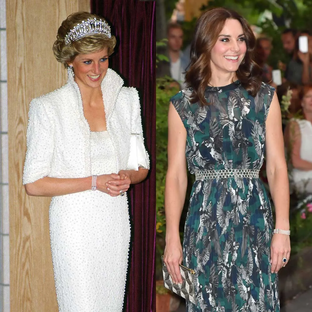 Este brazalete de perlas diseñado por Nigel Milne fue una de las piezas más valiosas que Kate heredó de su suegra y muy pocas veces ha sido captado usándola, aquí la duquesa de Cambridge en un viaja a Berlin en 2017 y Diana con su icónico look “Elvis”.