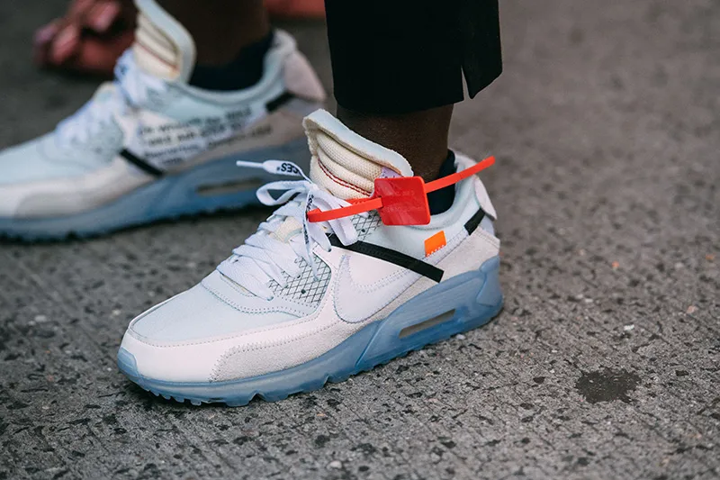 lavar tenis blancos