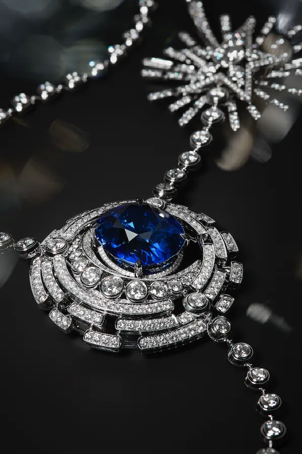 collar chanel corazon mar