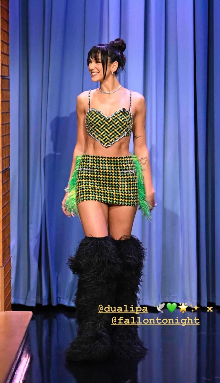dua-lipa-botas.jpeg
