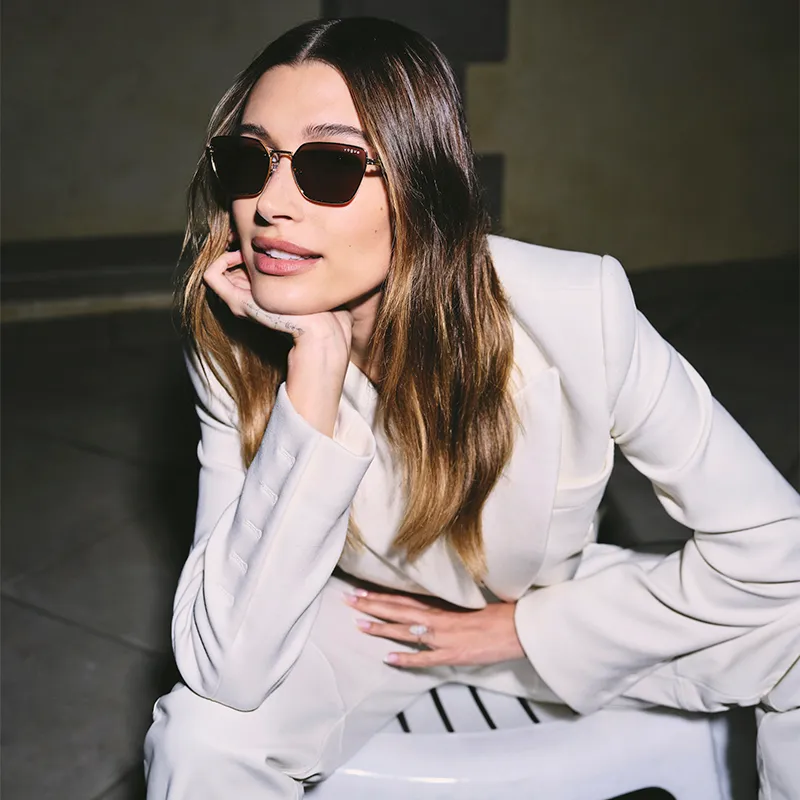 hailey-bieber-vogue-eyewear-colección-lentes-vista-sol-campaña-embajadora-3.jpg