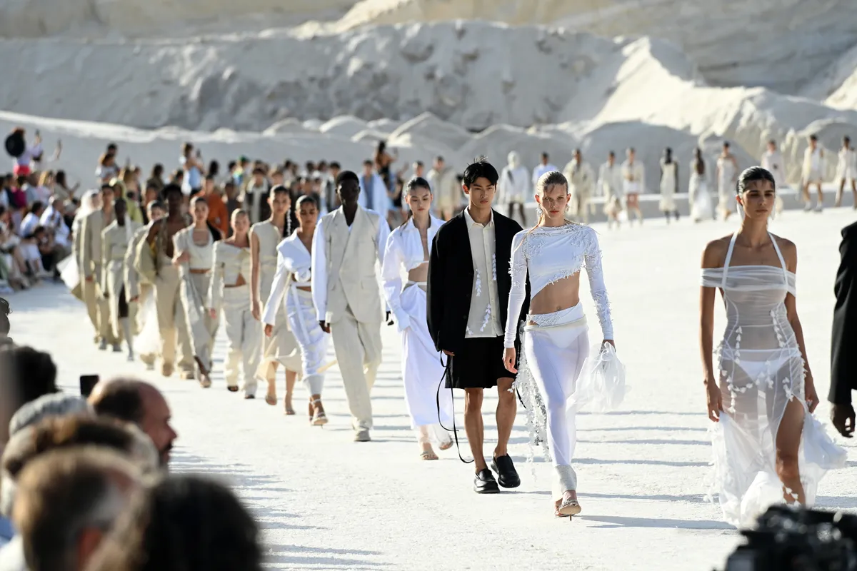 Jacquemus mina salitre sal arles
