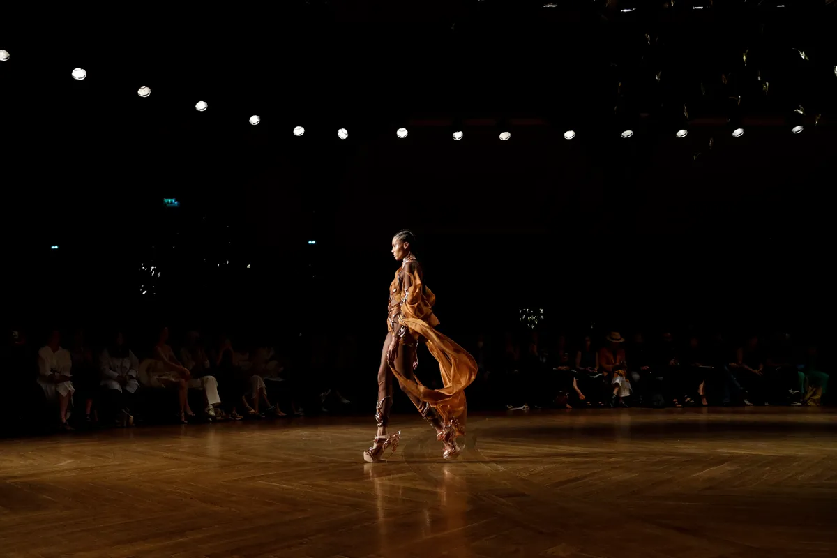 magnum vestido vegano cacao iris van herpen