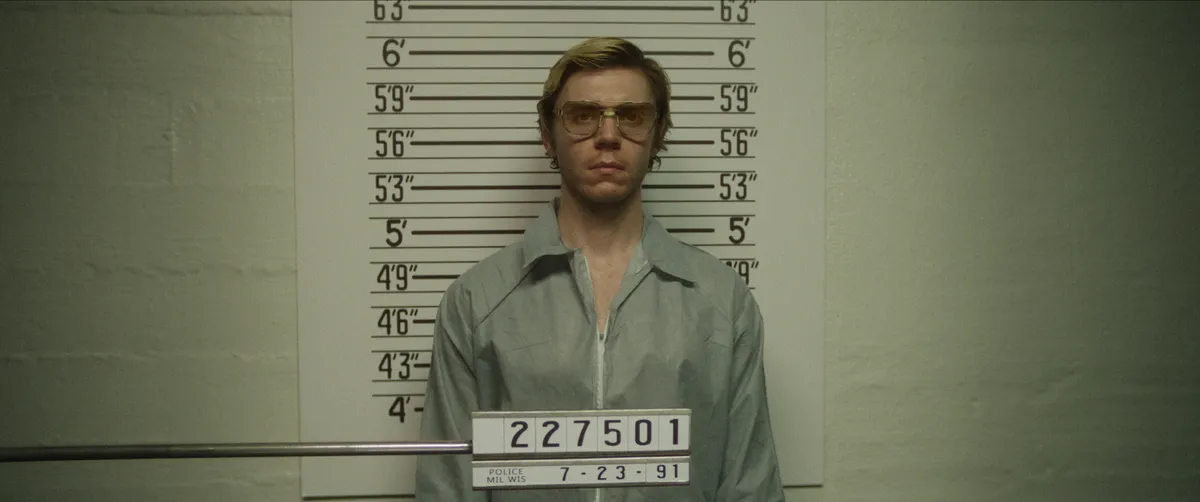DAHMER_S1_E2_00_01_38_23R.jpg