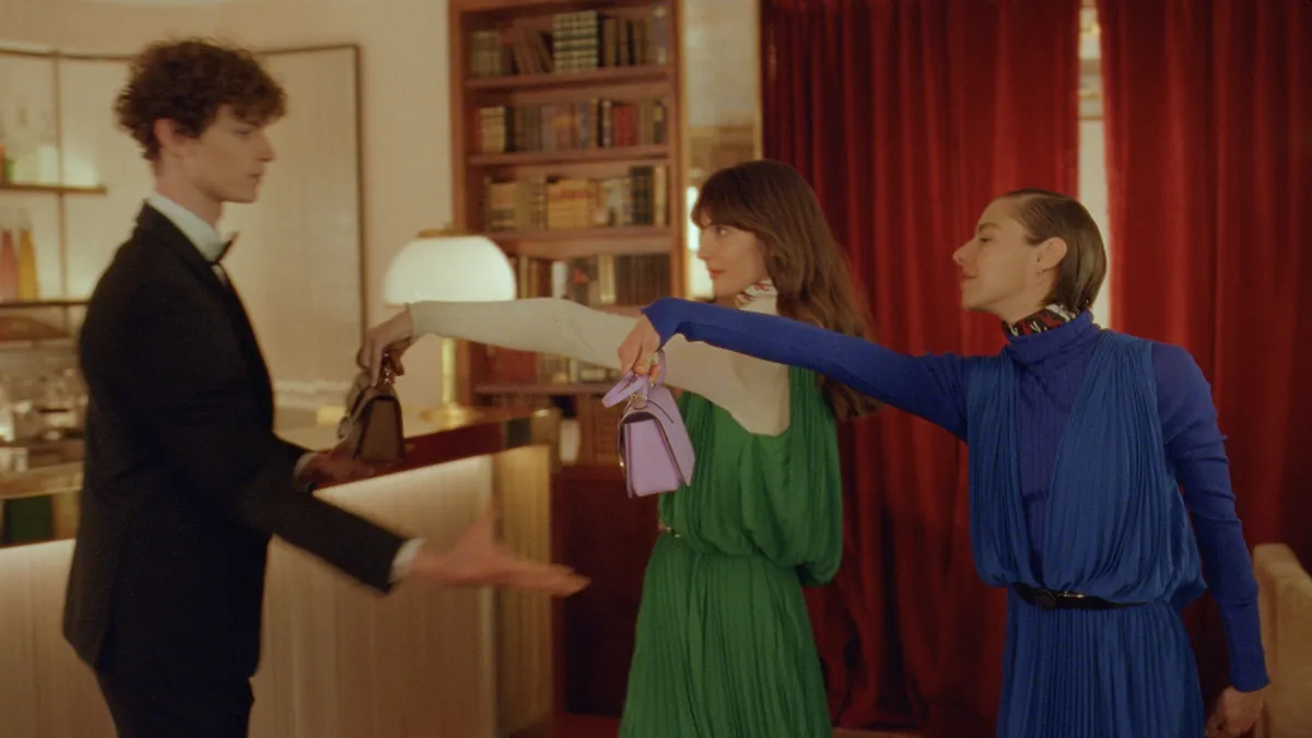 Longchamp_Les-Filles_28.png