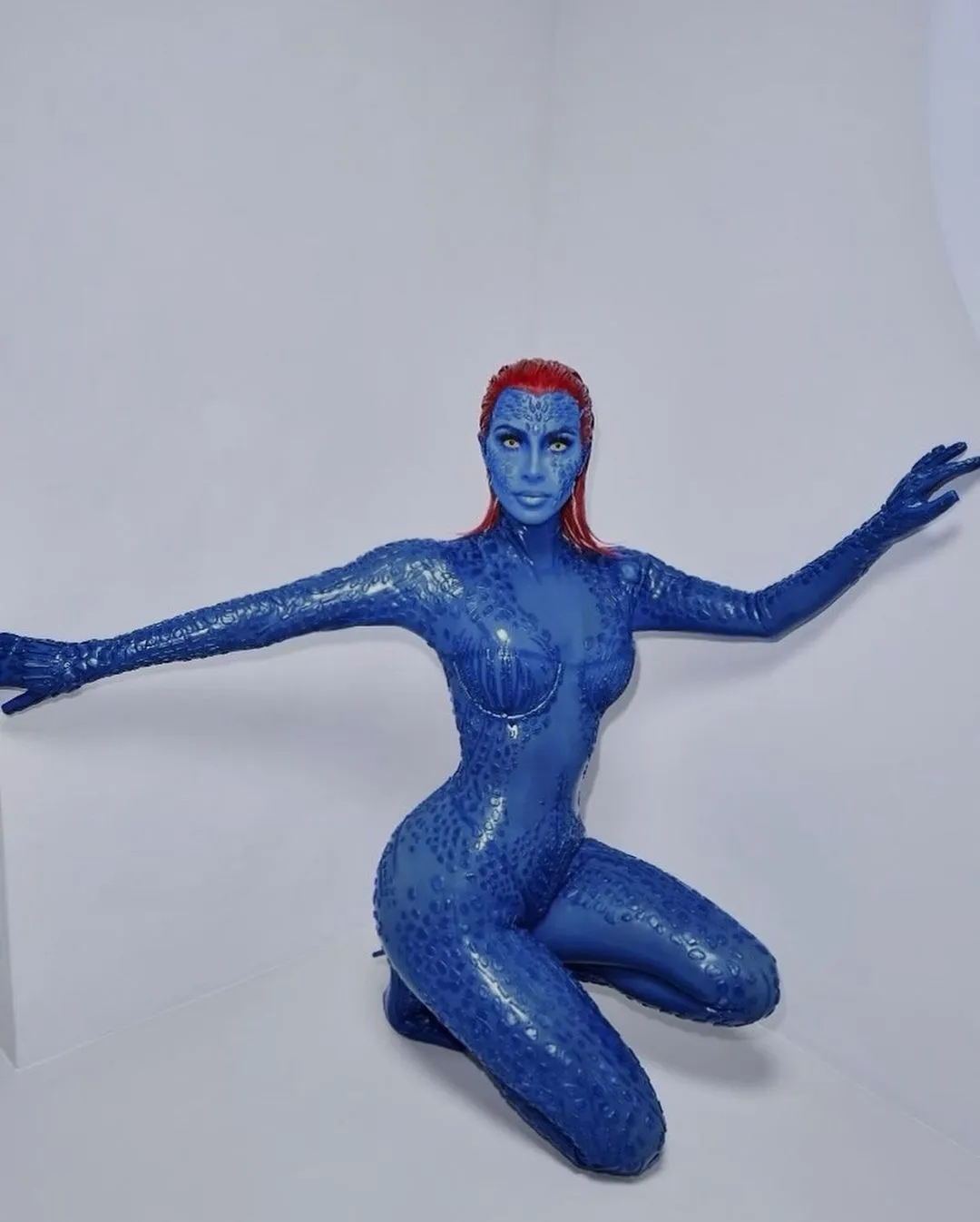 Kim Kardashian se llevó el premio al "Mejor Disfraz" con su transformación en Mystique.