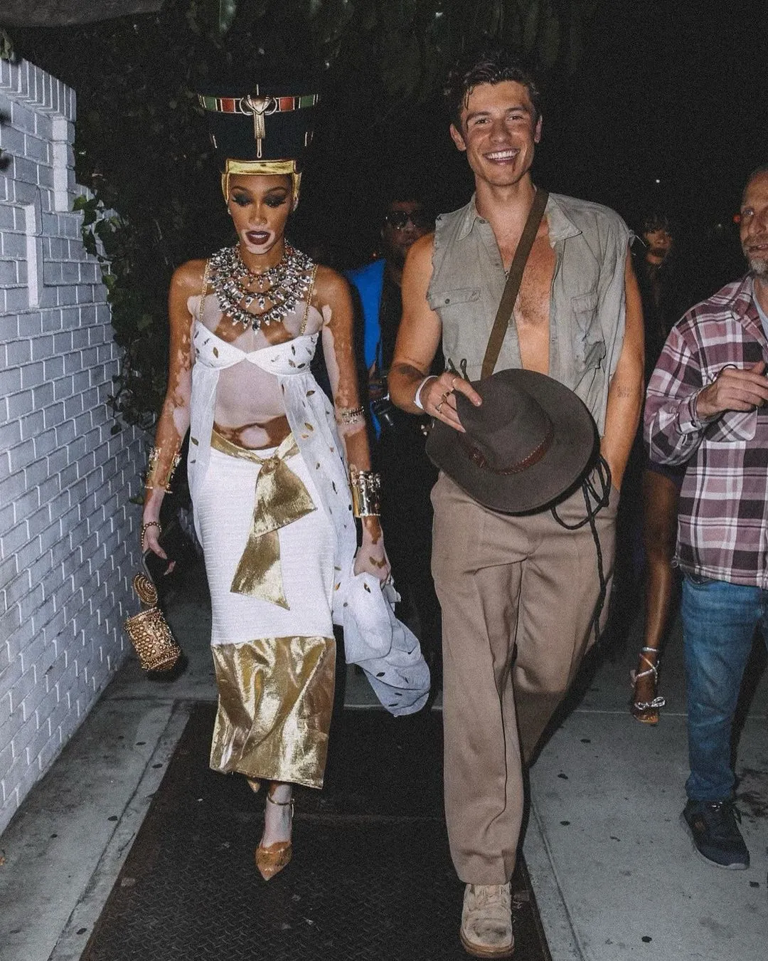 Shawn Mendes y Winnie Harlow fueron juntos a una fiesta de disfraces.
