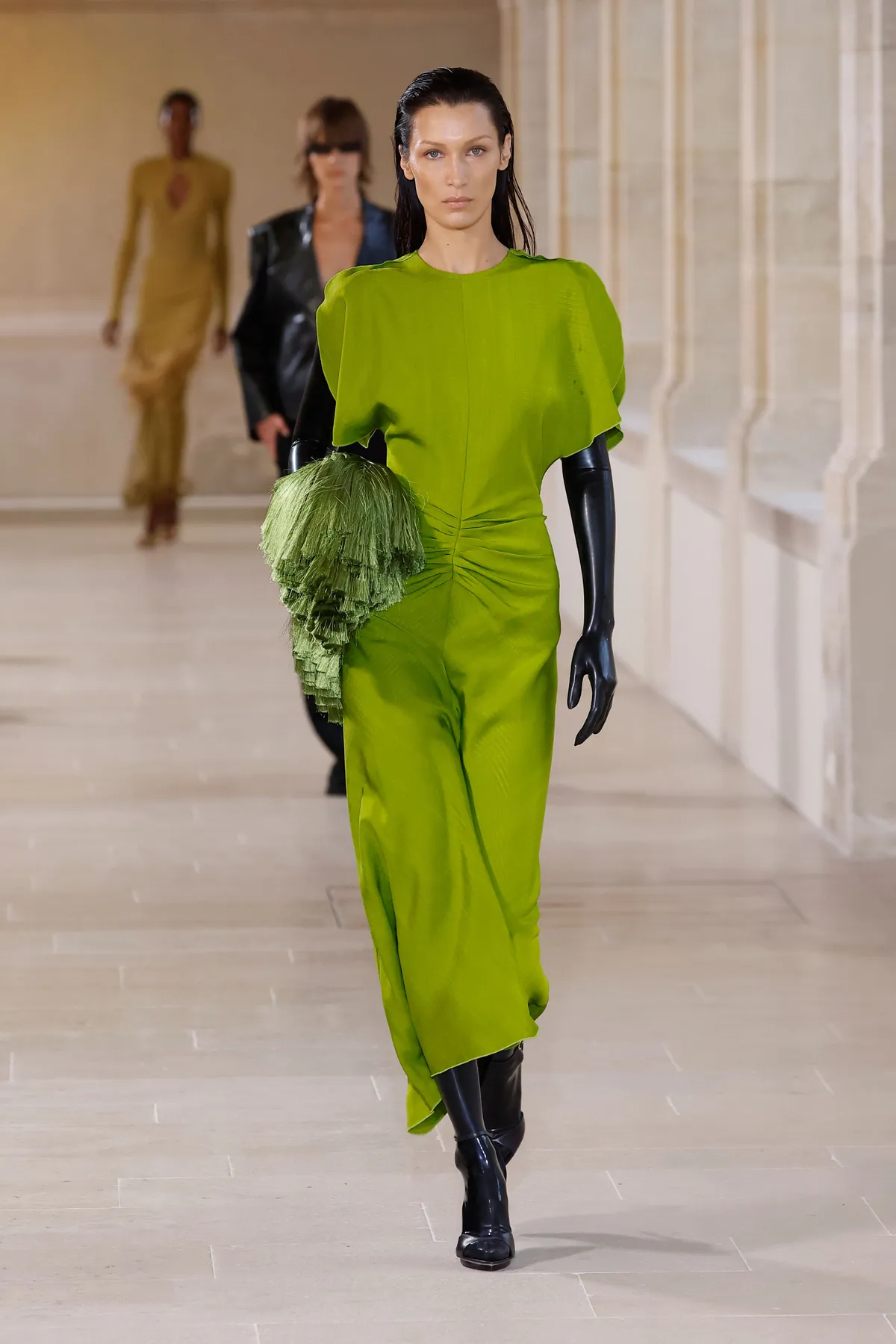 bella-hadid-semana-de-la-moda-de-paris-victoria-beckham