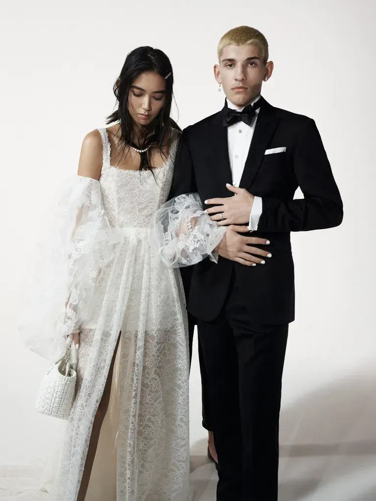 Vera Wang se encargó de hacer el styling de la campaña.
